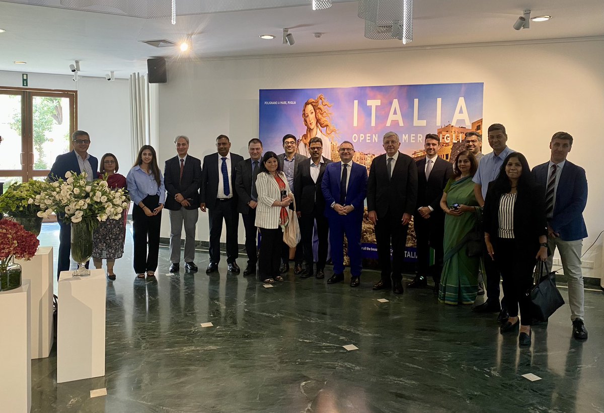 Italy in India tweet media