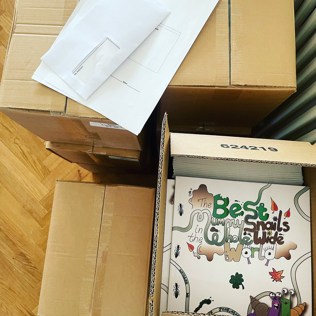 JenkinsonTroy's tweet photo. Consignment of books have just arrived thanks to Lattitude Print
.
.
.
#bestmummysnails #loveislove #childrensbooks #picturebook #snails #samesexparenting #indiebooks #indiebookstore https://t.co/aUj0dEPP8j