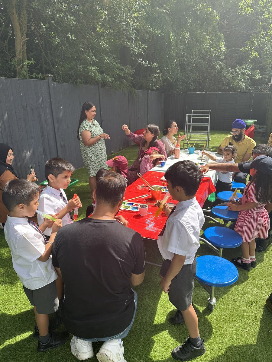 Long Close School tweet media