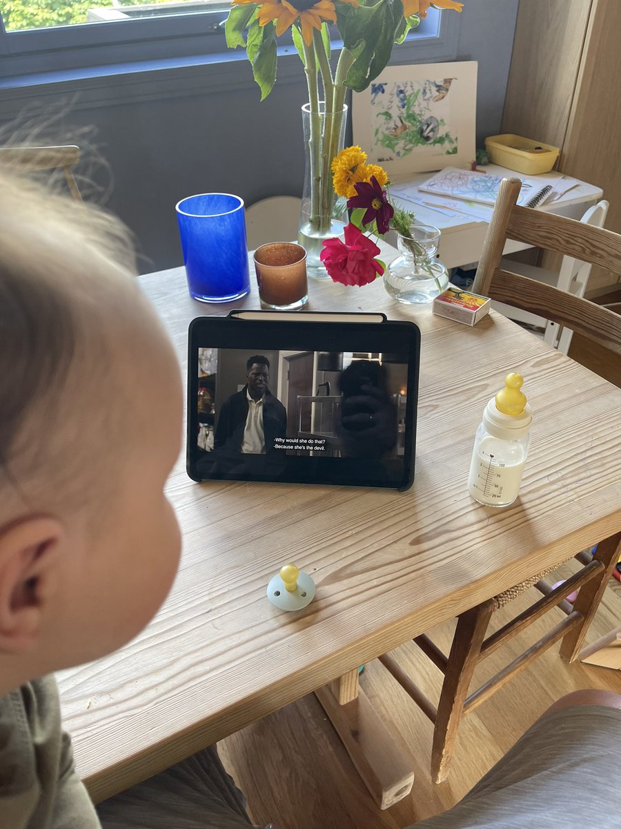 Nå er det brystmelk, smokk og tredje sesong med Ted Lasso. 

I kveld er det brystmelk, smokk og første mesterskap med Leif Gunnar Smerud.

Heia Norge. Og brystmelk.