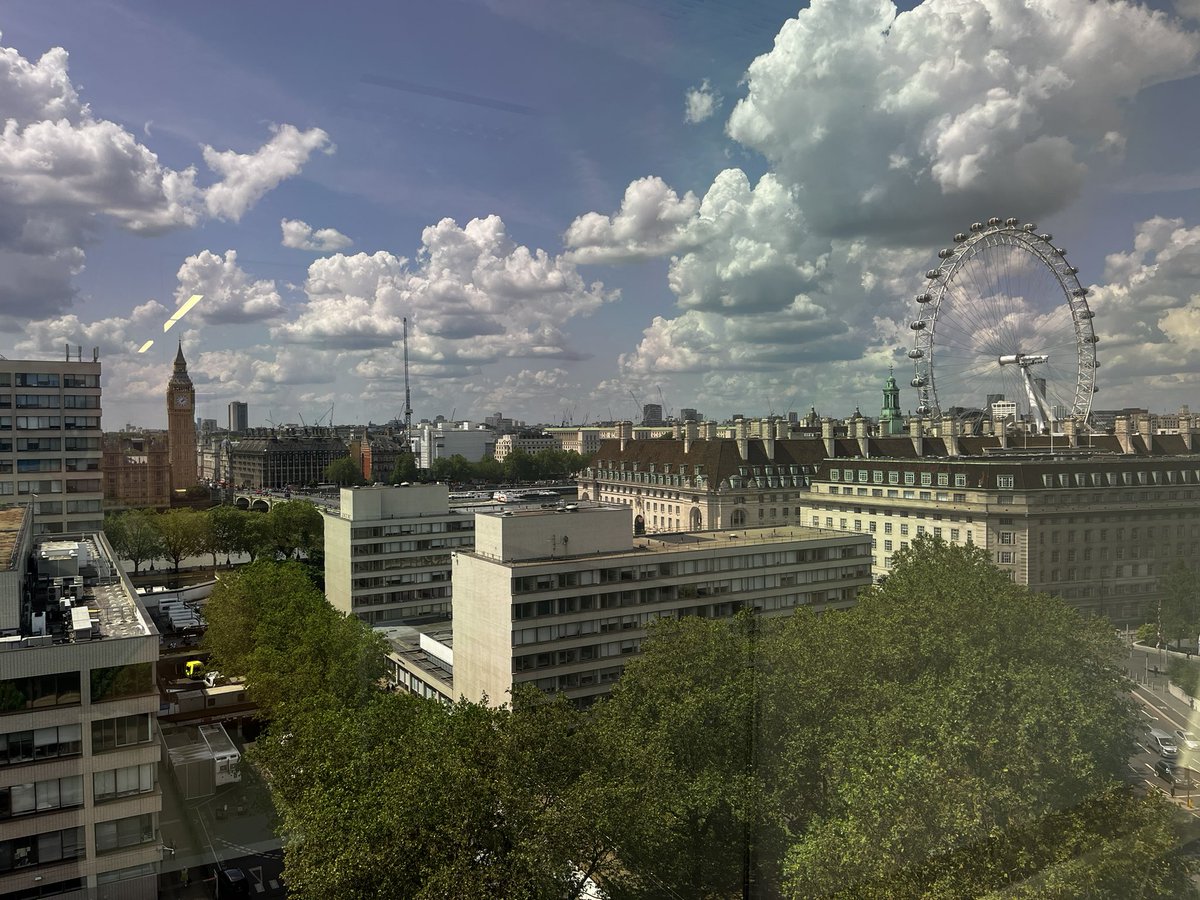 Loving the new digs <a href="/HINSouthLondon/">Health Innovation Network South London</a> 
I know where my NYE party will be now 😜