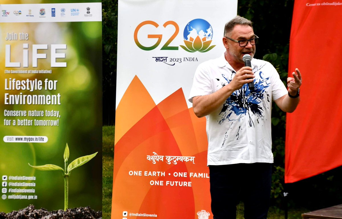 IndiainSlovenia's tweet photo. @MEAIndia @IndianDiplomacy @moayush @iccr_hq @mdniy @Namrata_SKumar @koperprimorska @incredibleindia @SloveniaInfo @STA_novice @g20org @AmritMahotsav 22. #IDY2023 and #SuryaFestival of #Yoga and #Wellness on 21 June with the students of the University of #Ljubljana. @IndiainSlovenia, in association with #KAJA introduced #KalariYoga to the students. University and students joined hands in the "#Yoga4LiFE mission. https://t.co/pXlu695pcO