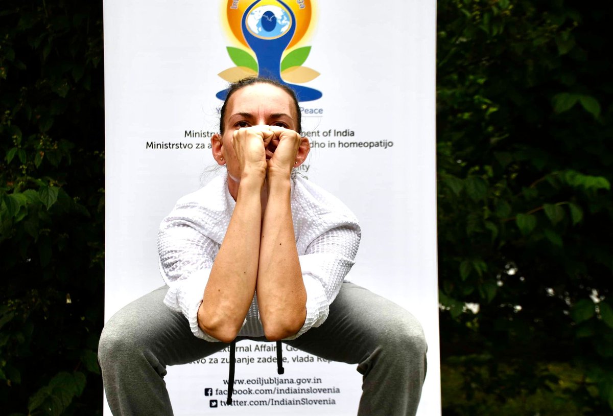 IndiainSlovenia's tweet photo. @MEAIndia @IndianDiplomacy @moayush @iccr_hq @mdniy @Namrata_SKumar @koperprimorska @incredibleindia @SloveniaInfo @STA_novice @g20org @AmritMahotsav 22. #IDY2023 and #SuryaFestival of #Yoga and #Wellness on 21 June with the students of the University of #Ljubljana. @IndiainSlovenia, in association with #KAJA introduced #KalariYoga to the students. University and students joined hands in the "#Yoga4LiFE mission. https://t.co/pXlu695pcO