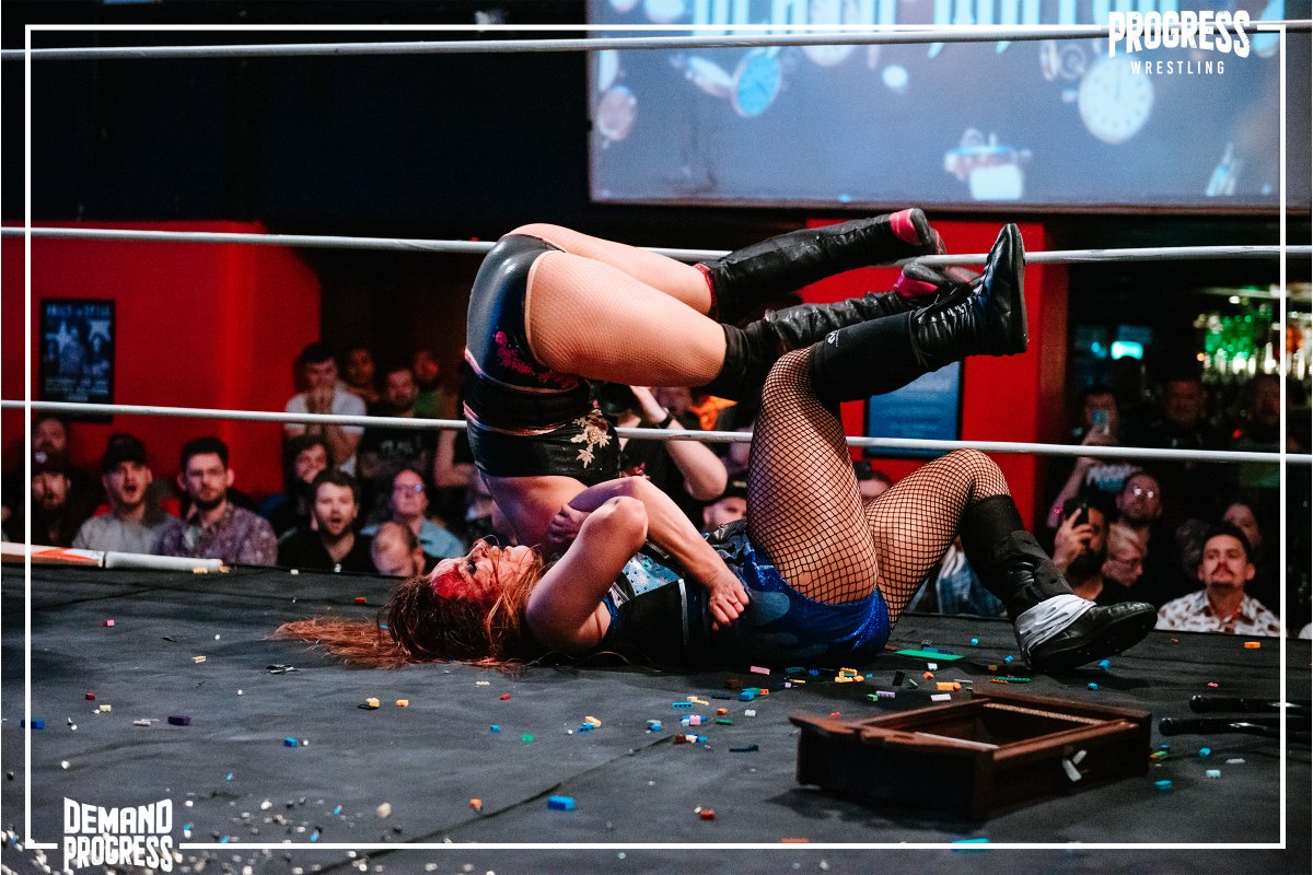 ThisIs_Progress's tweet image. 🚨 SUPER STRONG STYLE 16  

✨ Alexxis Falcon Vs Nina Samuels  

🕰️ Clock Strikes Midnight Match

📺 Watch the unmissable #ClockStrikesMidnight match this Saturday on Demand PROGRESS! 
bit.ly/DEMANDPROG 

#PROGRESSWrestling #Wrestling