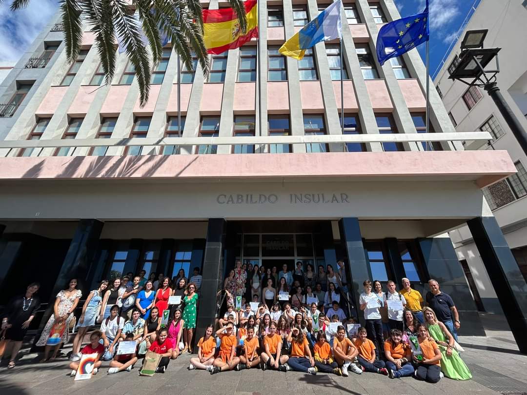 PalmaRecicla's tweet photo. ✅️🫶🏼Orgullos@s de dar cierre a #LaPalmaRecicla, que se ha enriquecido durante 9 generaciones del compromiso ambiental de l@s niñ@, jóvenes y comunidad educativa de la isla❣️♻️.
@CabLaPalma #ConsejeríaServiciosPúblicos 
@EcologicaGobCan
@ecoembes 
@ecovidrio 
@Urbaser https://t.co/mn3qvosm3v