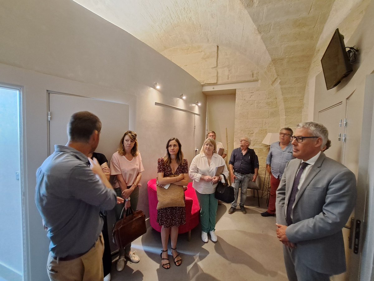 CafduGard's tweet photo. Visite de la maison des adolescents #lamifa dont la @CafGard est partenaire. Ce lieu haut en couleur permet aux ado de s'exprimer en "créations artistiques" et en "mots". La #prévention passe aussi par des consoles vidéo. Le lieu reçoit plus de 600 jeunes/an et des parents. https://t.co/96ltXNgotD