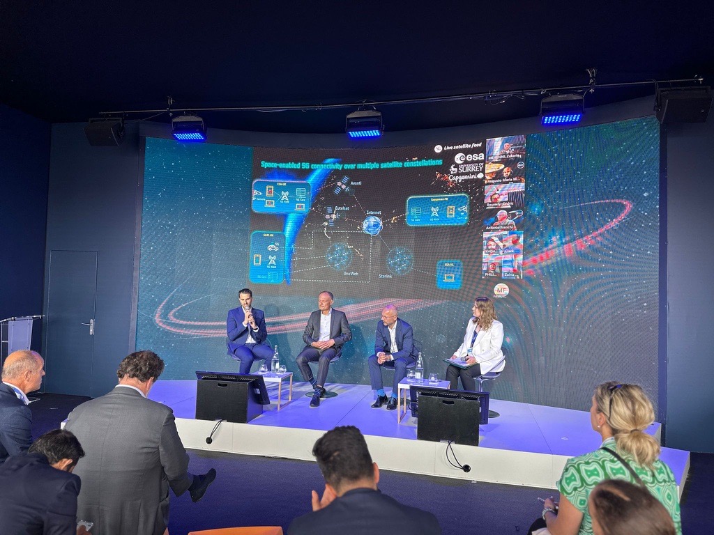 Multi-orbit satellite connection successfully tested between UK, Netherlands &amp; France, highlighted at #LeBourget!

🛰️Wouldn't have been possible without dedication &amp; expertise of our partners <a href="/Capgemini/">Capgemini</a> &amp; <a href="/UniOfSurrey/">University of Surrey</a> partaking in a live multi 5G terrestrial-satellite connection