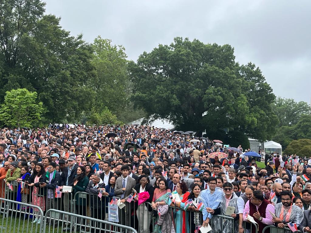 indicanews1's tweet image. Crowds are filling up!
#IndoUSRelations #ModiMania #VandeMataram #narendramodi #ModiInUSA #indicanews #WhiteHouse