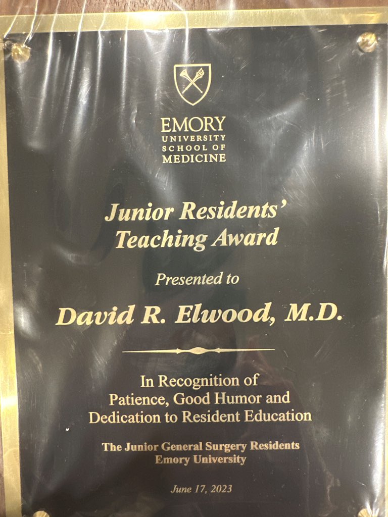 Congrats Dr. David Elwood (master teacher, currently leading @EmorySurgery delegation to  #Guatemala 🇬🇹for winning the teaching award, again!  This is third time in a row that Emory GI&General Surgery claimed the award. 
@APDSurgery @GaSACS @SESC_AmSurg @RCSI_GlobalSurg @emoryghi