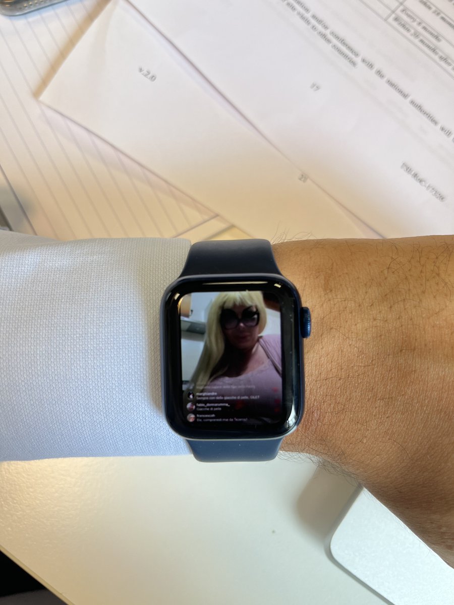 stavo spiegando una roba ad una mia collega e mi dice “ma cos’è quella foto” mi guardo l’orologio e trovo ciò