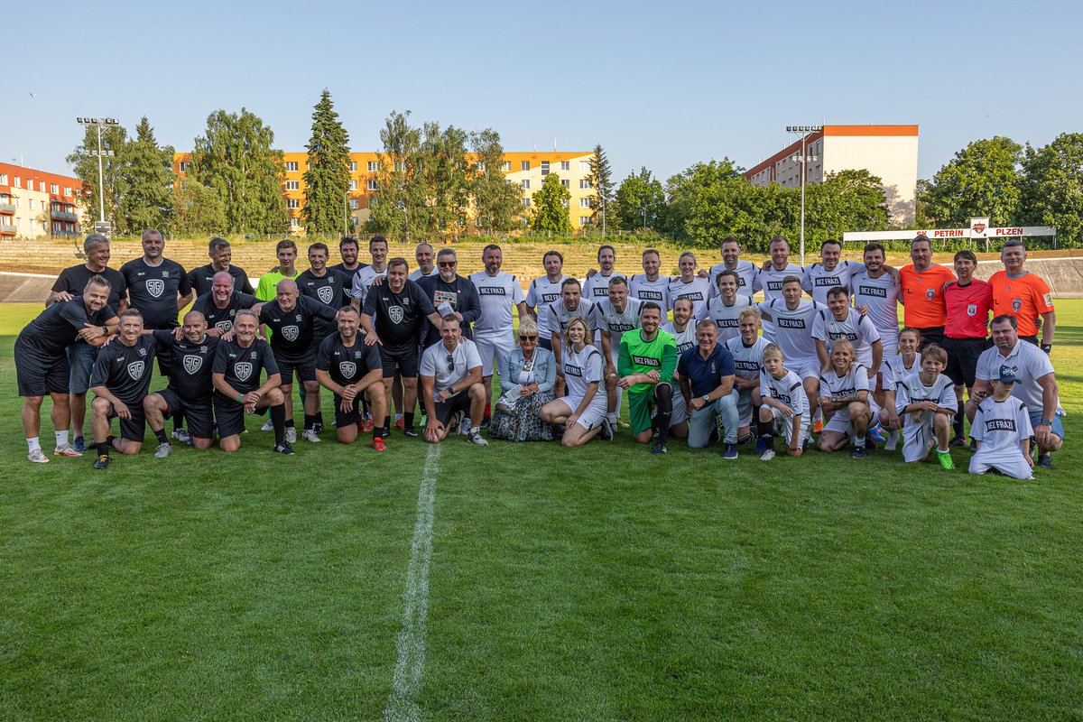 Pod záštitou Nadačního fondu Zděnky Heyn Edlové se během charitativního utkání Bez frází se Sigi týmem podařilo vybrat přes 76 000 korun. 
Tu ještě můžeme zvýšit. Podepsané hrané dresy osobností z charitativního utkání míří do dražby. sportovniaukce.cz/homepage/aucti…