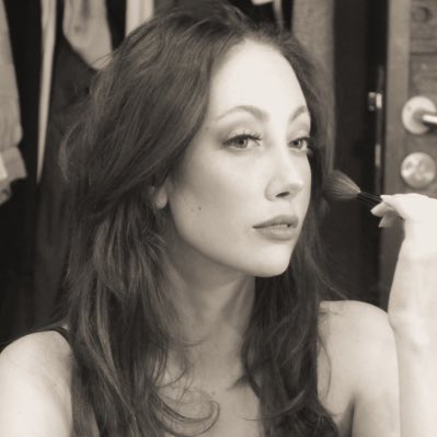 #NovaFotoDePerfil pra avisar vocês que estou em cartaz no Teatro Claro novamente! Curta temporada de Um dia na Broadway, apareçam 🥰