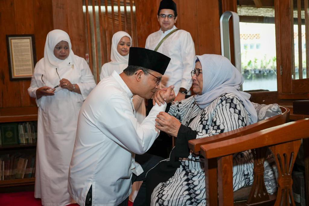 aniesbaswedan's tweet image. Assalamu’alaikum warahmatullahi wabarakatuh,

Melalui pesan ini, pertama, kami kirimkan salam dan doa. Semoga semua dalam keadaan sehat wal afiat dan selalu dalam limpahan keberkahan dari Allah SWT.

Kedua, alhamdulillah, kami mensyukuri bahwa tahun ini kami menyambut…
