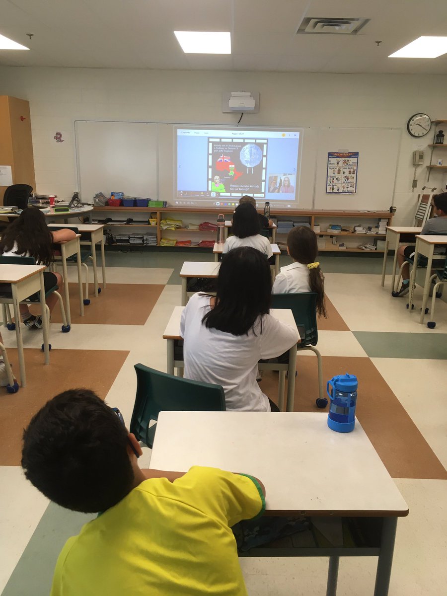 MrPoutineMPB's tweet image. On écoute attentivement au nouveau livre Sur la route en Ontario @MPaulBaxterOCSB @ocsbBonjour