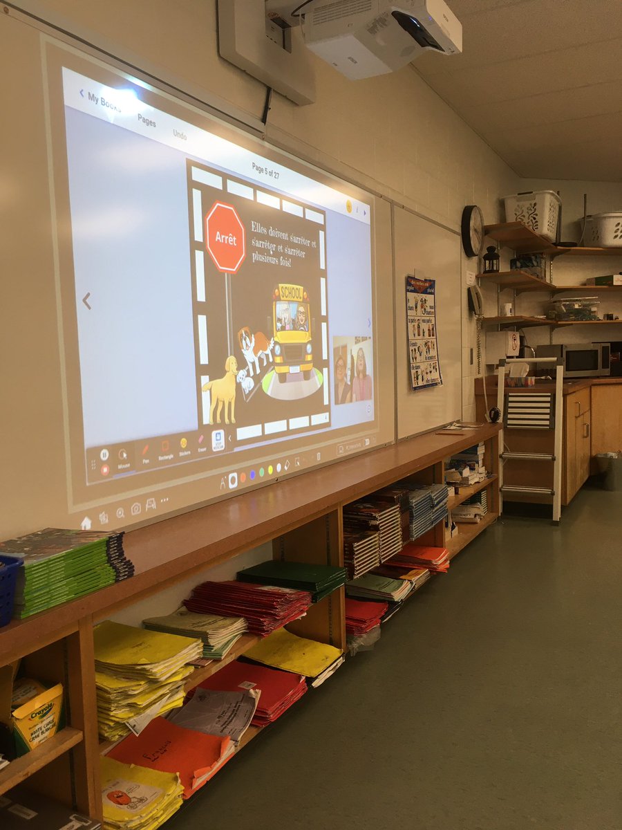 MrPoutineMPB's tweet image. On écoute attentivement au nouveau livre Sur la route en Ontario @MPaulBaxterOCSB @ocsbBonjour