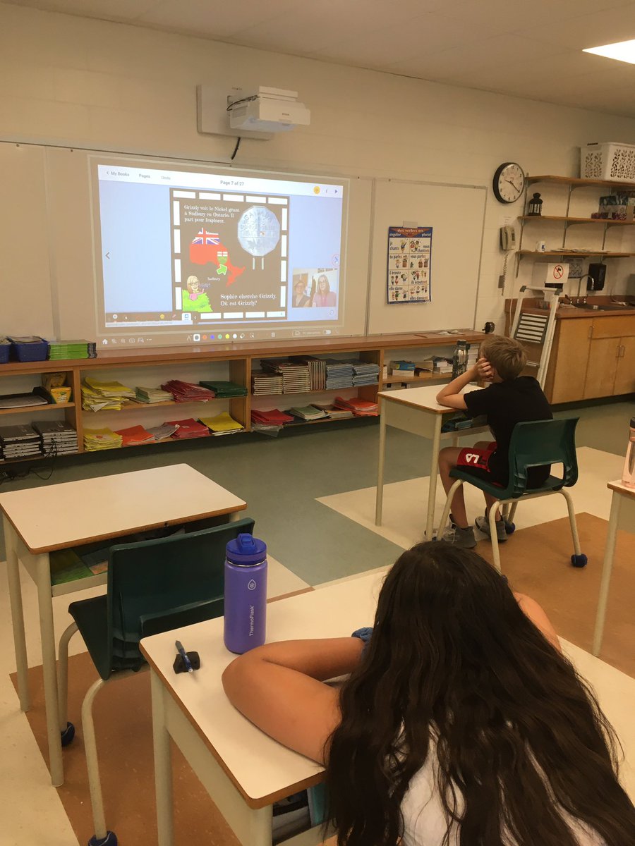 MrPoutineMPB's tweet image. On écoute attentivement au nouveau livre Sur la route en Ontario @MPaulBaxterOCSB @ocsbBonjour