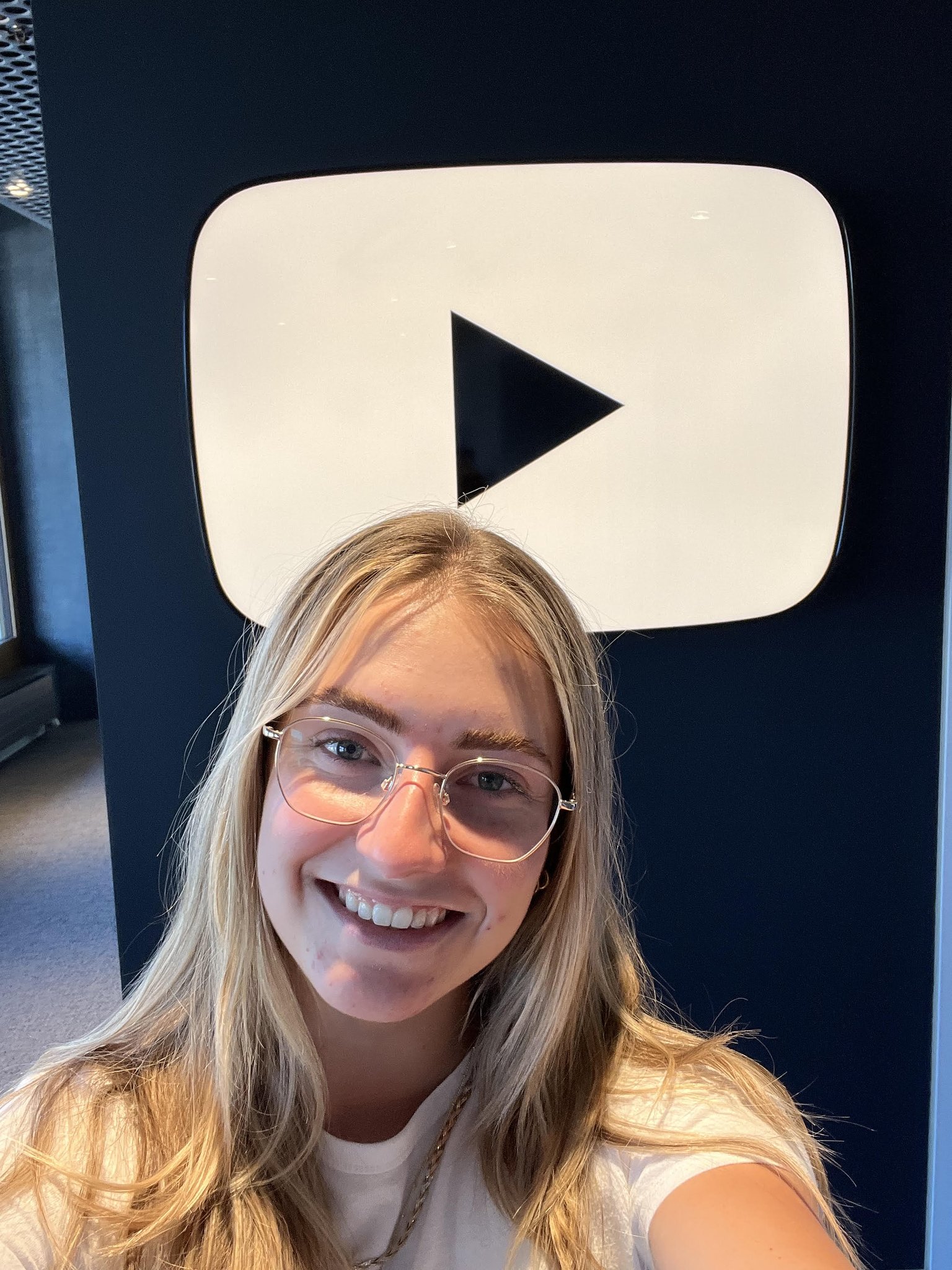 Cassandra Davis' Engaging Facebook Reel Content - g2u7sgd