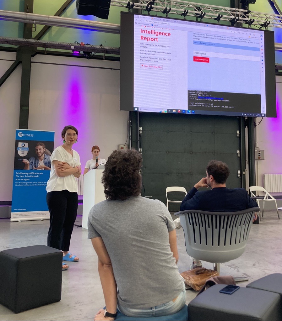 ITFitness_DE's tweet photo. "IT-Sicherheit bzw. #Cybersecurity ist ein Thema, das nicht nur für Unternehmen wichtig ist. Es geht uns alle an! Und deswegen gehen wir damit auch in die Schulen mit unseren interaktiven Workshops.“, sagt
@JuttaSchneider #futureskills #itkills #digitalfüralle
@MicrosoftBerlin @helliwood auf der #futurework23
@DieBDA @SW_Deutschland