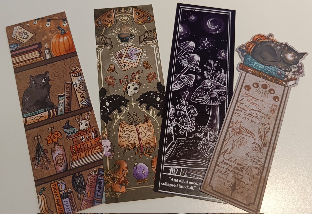 Look how gorgeous my new bookmarks from @leoraaileen are! 😍 I can't wait to use these! The mushroom one gives me Strange Horticulture vibes, so lovely. 🥰
#bookmarks #autumnvibes #leoraaileen