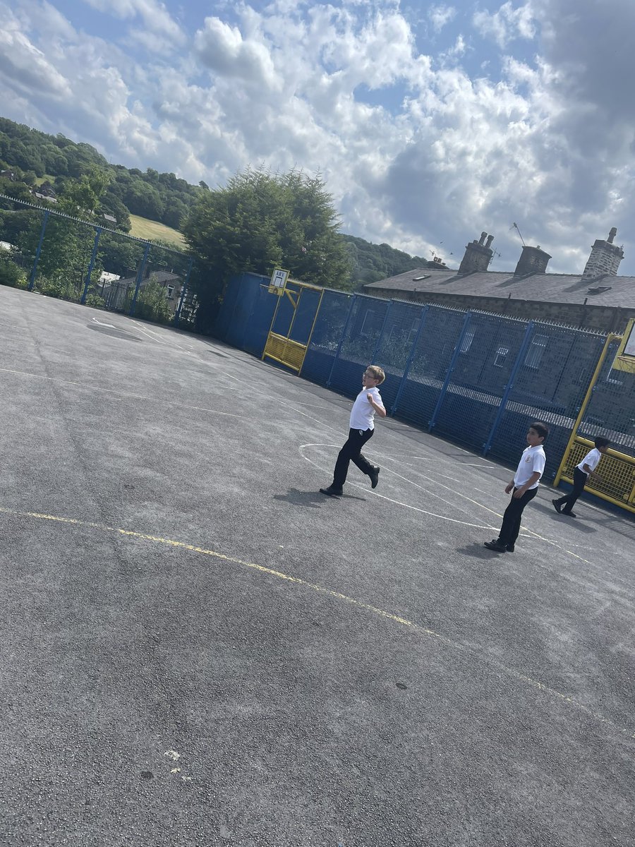 Oak class have enjoyed some dodge ball this afternoon to work on their throwing skills followed by some basketball hoop practise  #SJKpe #FunThursday #OakClassRule #SportsSkills