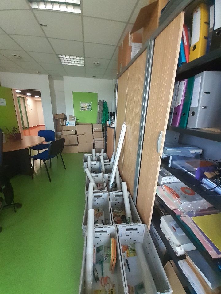 On s’active pour l’#UnivETE2023 : la fac de médecine est déserte, les  pochettes des participants sont presque prêtes (j'espère qu'on a pas  oublié les goodies ..?), on court après le traiteur pour les pauses du  matin (les croissants devront être nutriscorés en A).

J-10 !🚴‍♀️😍