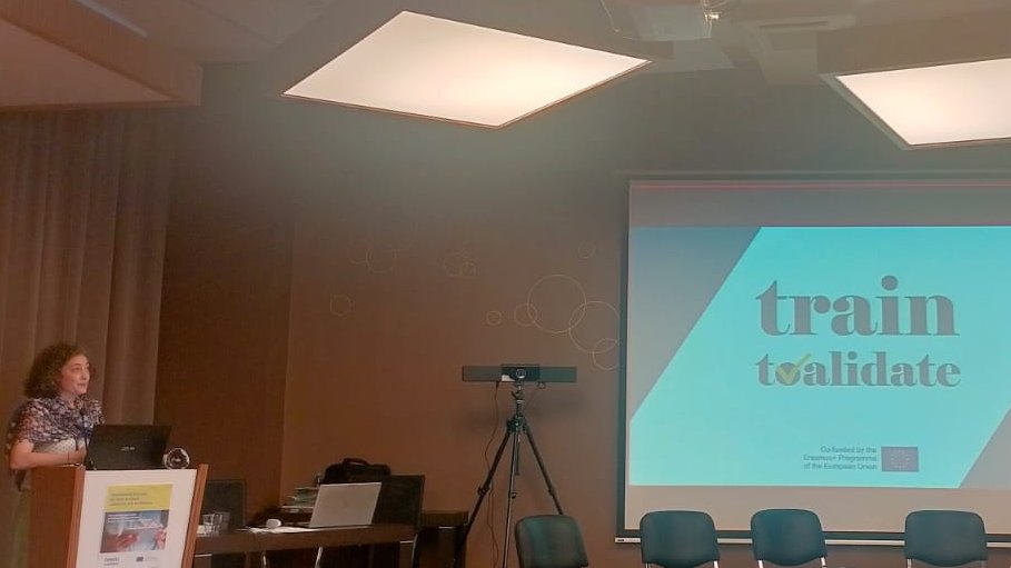 ToValidate's tweet image. Elisa Perego from @UniTrieste #Italy 

👉Reviewed all the #ErasmusPlus projects in the last years related to easy language 

🎯Highlighted the relevance of Train2Validate as a Project focused on validation as the main point, creating new methodological pathways and new knowledge