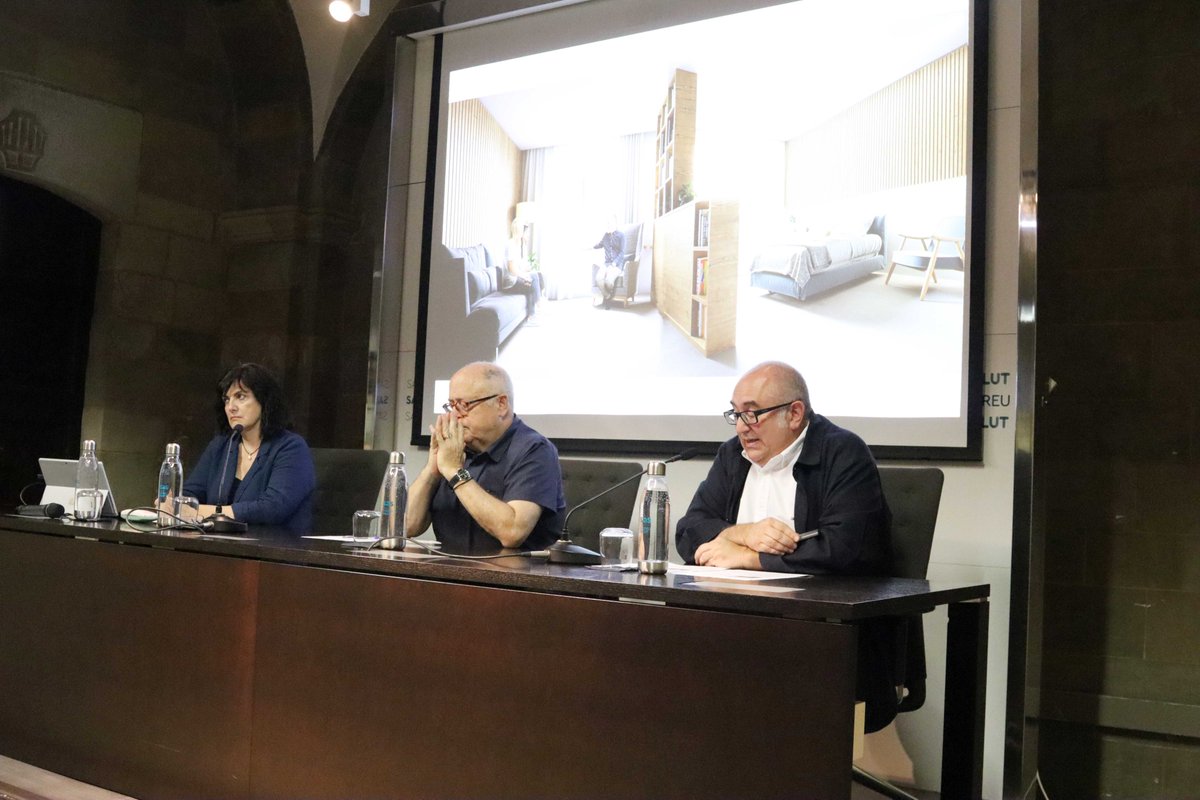 HOSPITAL | El final de la vida forma part de la vida. Per això a #SantAndreuSalut proposem una manera de reinventar la forma d’entendre les cures pal·liatives, la vivència de les persones ateses i de les seves famílies i de tot el procés de dol.
1/3