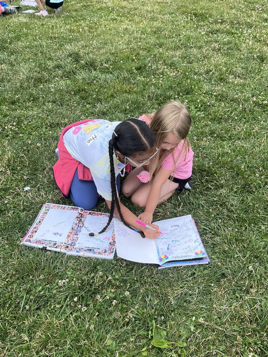 McelweeTami's tweet photo. Second grade tradition- yearbook signing out on Roosevelt field     🖊️💜@OBENSchools https://t.co/hTvciCYD6X