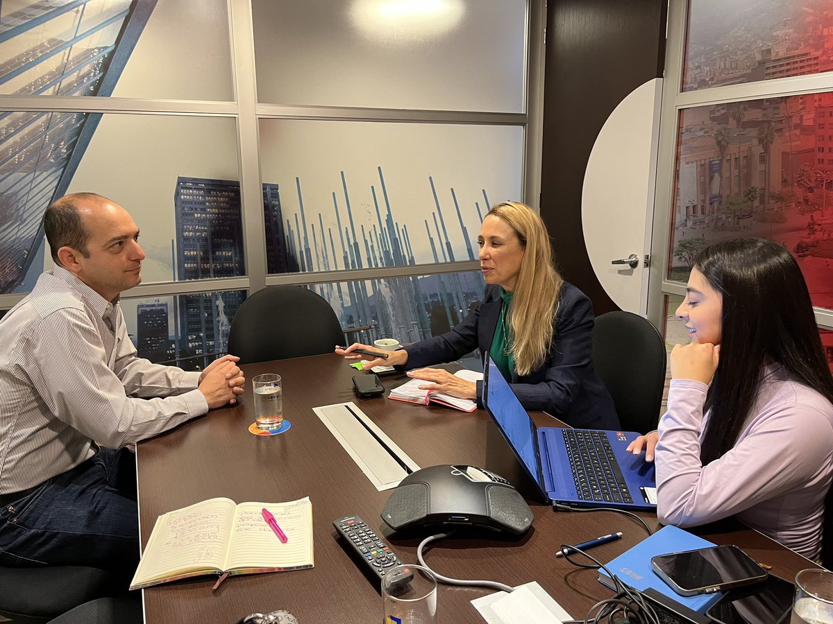 Hoy en <a href="/procolombia_so/">ProColombia - Oficina del Suroccidente</a>, Simple Night conoce nuestros proyectos y focos estratégicos.

Las #tecnologíasemergentes generan calidad de vida y beneficios para el país y la región.

<a href="/PROCOLOMBIACO/">PROCOLOMBIA</a> 
<a href="/wef_es/">Foro Económico Mundial</a>