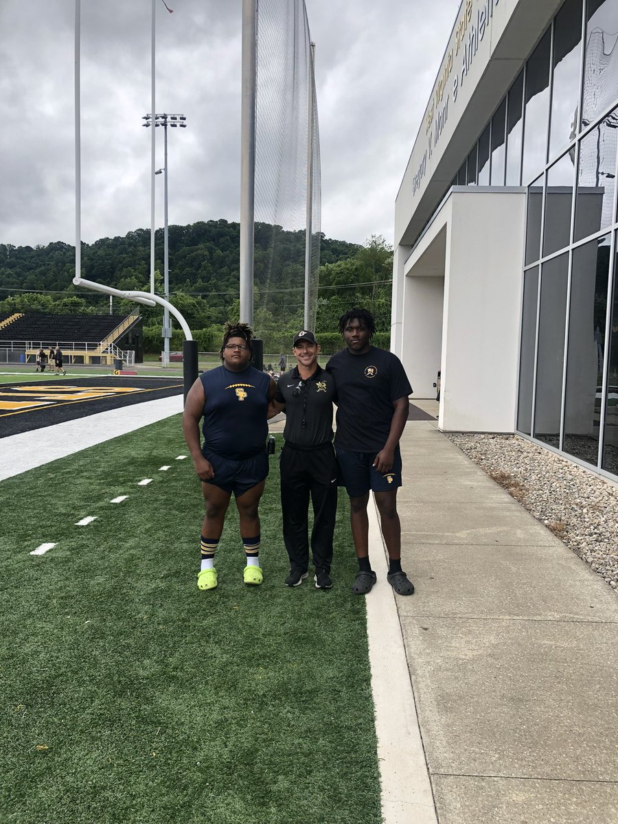 DontaeHarris58's tweet photo. #AGTG After a great camp and conversation with @coachbuckle I’m blessed to receive my first d2 SCHOLARSHIP(offer) to  @WvsuFootball @CoachPenn 
@CoachCraft @freejosh47111 @PointersFB @Jamesgifford63 https://t.co/Tp0i3H6q3g
