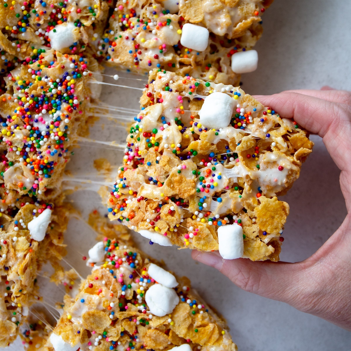 InquiringChef's tweet image. Just something fun today. A twist on Rice Krispie treats, but if you've never had them made with cornflakes and packed full of sprinkles, you haven't lived. 

inquiringchef.com/marshmallow-co…

#marshmallow #cornflakes #baking #sweets #sprinkles #yum