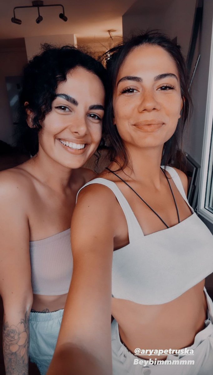 Bu iki güzelliği bir arada görmek çok tatmin edici 🥹♥️👭🏻

#DemetÖzdemi̇r • @dmtzdmr