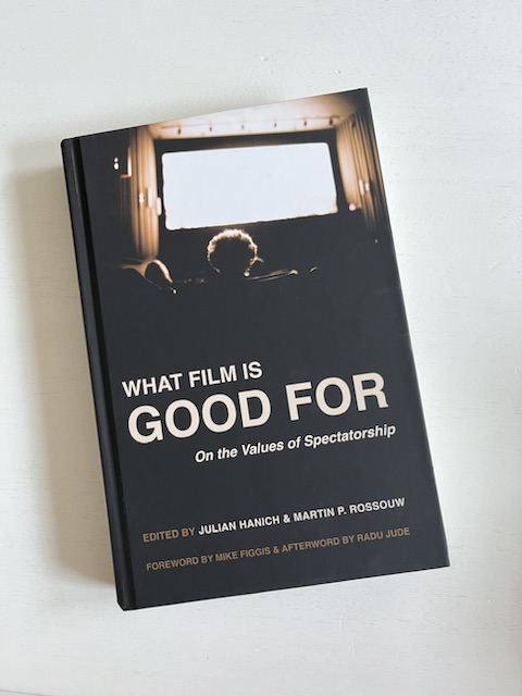 Platolanie's tweet photo. Happy to share that 'What Film is Good For', co-edited with Julian Hanich, is hot off the press and will soon be out in the world!
https://t.co/hvGpIR25yB 

🚨Our list of contributors and a TOC reveal in the thread below 👇

@ucpress @groningenfilm @FacultyofArtsUG @UFSweb  (1/5) https://t.co/9Sd6VjvxjX