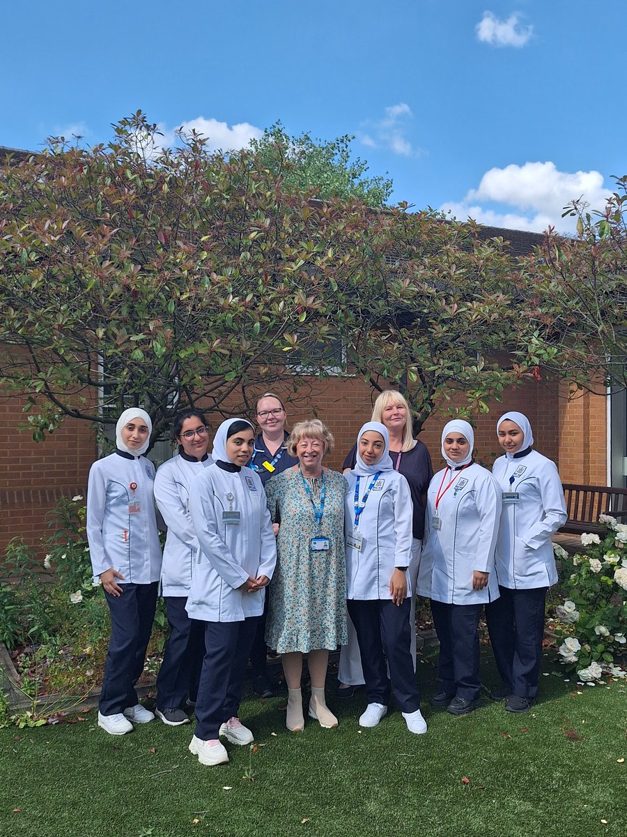 #mpftcelebrates LEARNING on an international level. Pleased to have hosted 6 Bahrain students for a 2nd Yr showcasing the varied work and excellent skills in district nursing. Sharing and learning with @NandM_Keele @stevemartin126 @PaulaPWood @ot_petra @lyndsay39193289 @AnneLR66