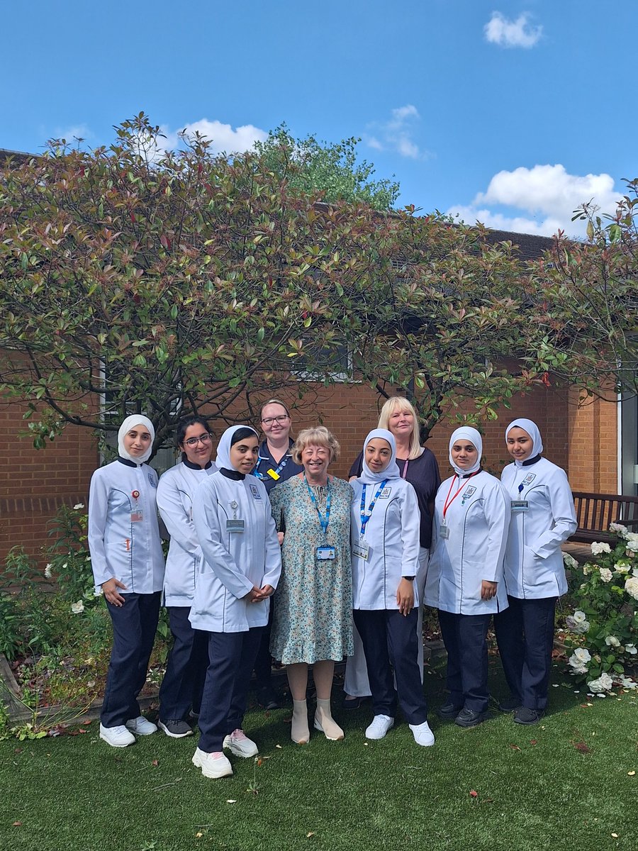 DnMpft_North (@dnmpftn) on Twitter photo #mpftcelebrates LEARNING on an international level. Pleased to have hosted 6 Bahrain students for a 2nd Yr showcasing the varied work and excellent skills in district nursing. Sharing and learning with <a href="/NandM_Keele/">Nursing & Midwifery Keele University π</a> <a href="/stevemartin126/">Steve Martin</a> <a href="/PaulaPWood/">Paula Wood RN DN QN</a> <a href="/ot_petra/">Petra B π§πͺπͺπΊπ¬π§</a> <a href="/lyndsay39193289/">lyndsay</a> <a href="/AnneLR66/">Anne Roberts</a> #mpftcelebrates LEARNING on an international level. Pleased to have hosted 6 Bahrain students for a 2nd Yr showcasing the varied work and excellent skills in district nursing. Sharing and learning with <a href="/NandM_Keele/">Nursing & Midwifery Keele University π</a> <a href="/stevemartin126/">Steve Martin</a> <a href="/PaulaPWood/">Paula Wood RN DN QN</a> <a href="/ot_petra/">Petra B π§πͺπͺπΊπ¬π§</a> <a href="/lyndsay39193289/">lyndsay</a> <a href="/AnneLR66/">Anne Roberts</a>