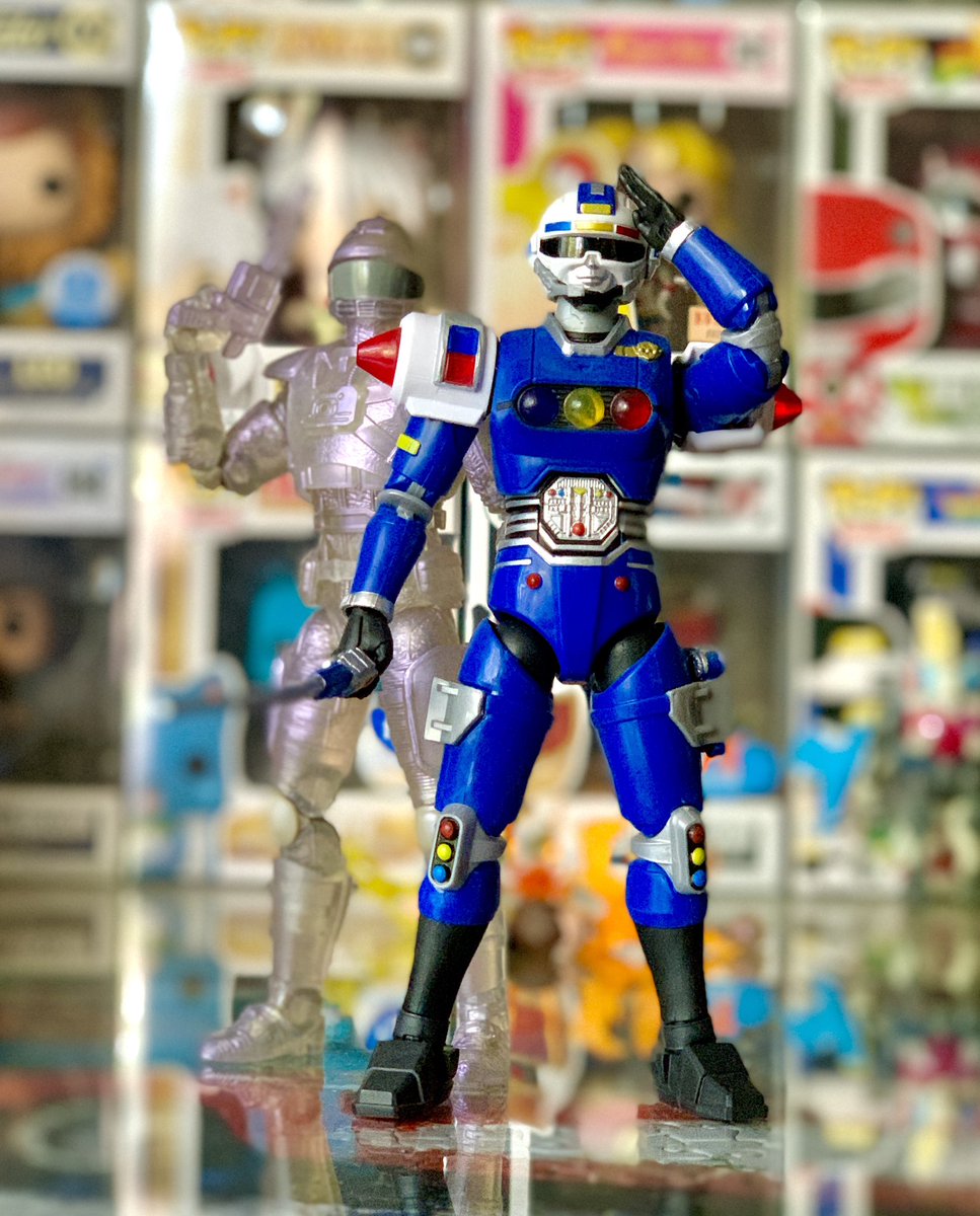 My camera is ass when it comes to portrait mode now but it still managed to pull a cool effect me thinks 

#powerrangers #lightningcollection
#phantomranger