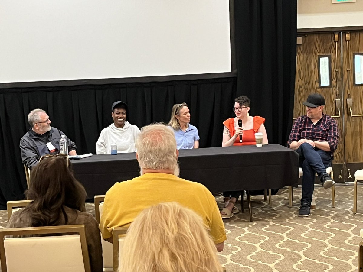 @BernardWelt hosts a panel of the @osfashland cast and crew of #twelvethnight - sharing puppeteering origins, family support, intimacy/fight direction,#shakespeare playing with #gender, dreaming inspiration - #iasd2023 @DreamScholars