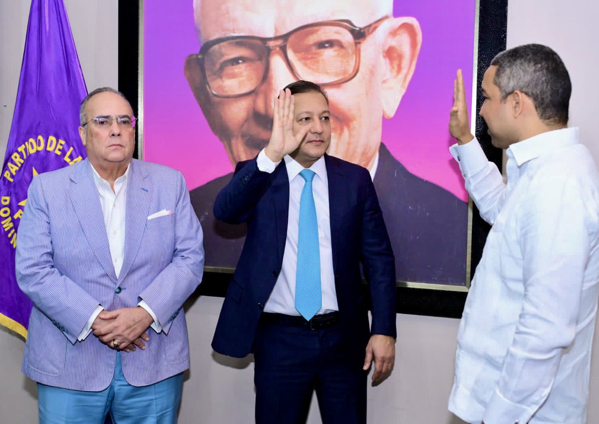 franchiscastill's tweet photo. Abel Martínez juramenta comunicador Máximo “Dante” Romero en el PLD. Seguimos sumando estrellas 🌟 #PldCreceYSeFortalece #AbelPresidente24 https://t.co/ArDueu3m7p