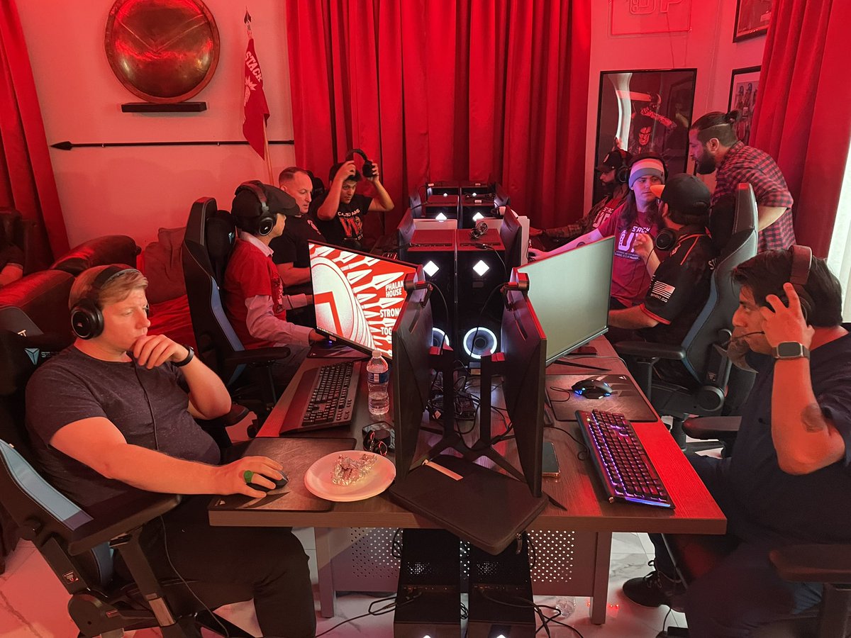 Yesterday we hosted a pre-launch party for @SixDaysGame at @StackUpDotOrg’s Phalanx House and also gave away some gaming consoles to Veterans! 🇺🇸

Firm handshakes to @AmericanLegion, @Veteran_TV & @VicturaGG for teaming up with us on this event!

#TheREGIMENT | #SixDaysInFallujah