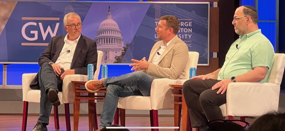 EriDesign's tweet image. Three-Bullet Thursday from ERI: Embracing AI, Switching to Gutenberg, and the New Apple Vision Pro - mailchi.mp/4624d1569249/t…