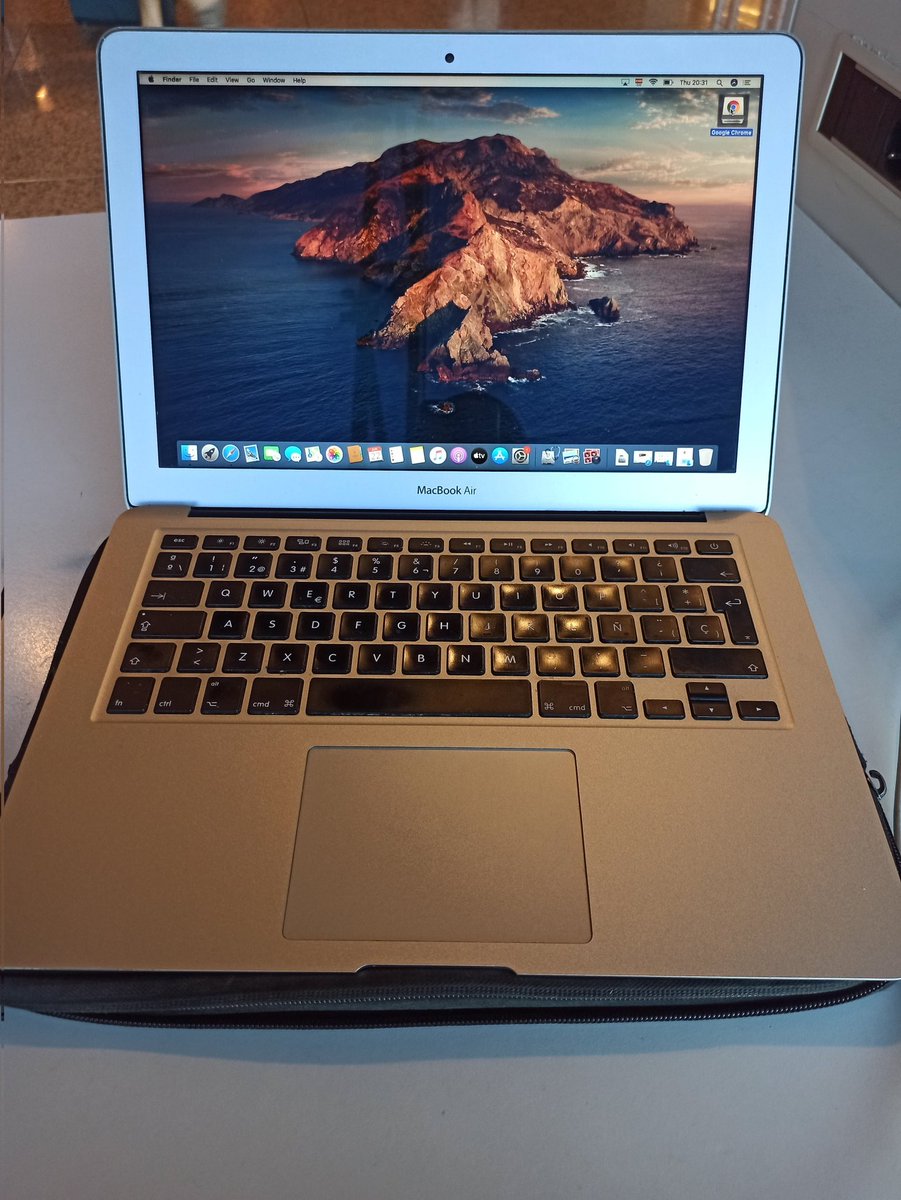ChillaxBcn's tweet photo. Do you remember #MacGate? I nearly bought a new machine but around the corner from me I spotted a dodgy looking Chinese shop offering Mac repairs. He said €80 to replace the disc and if it still doesn't work just €10. Nothing to lose I thought. Baby Mac is alive again 💻 🍏 😀 https://t.co/2D3u5qap64