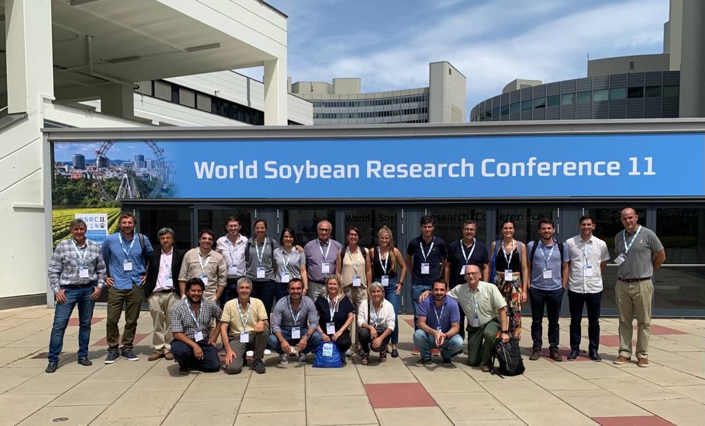 🏳️‍⚧️🏳️‍⚧️A R G E N T I N A!!!🏳️‍⚧️🏳️‍⚧️

Parte de la delegación de Argentina en la XI World Soybean Research Conference 2023, en Viena - Austria.🌱