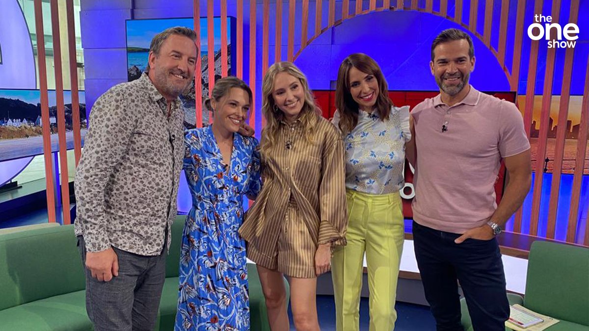 That's it for our Thursday #TheOneShow 🤗 Thanks to all our guests, @LeeMack, @SallyBretton and @RoseAylingEllis for joining us on the green sofas! 💚 Missed tonight's episode? 😓 No worries 💁‍♀️ catch up now on @BBCiPlayer 👉 bbc.in/3NIg6NS