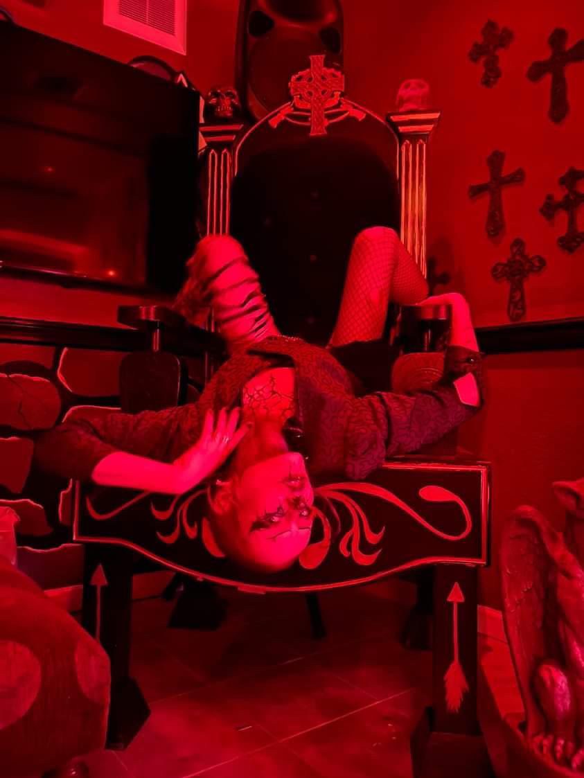 6frog6slut6's tweet photo. Cum join me in my Dungeon https://t.co/4EL7FmBCVK https://t.co/RPtbv3ESjw