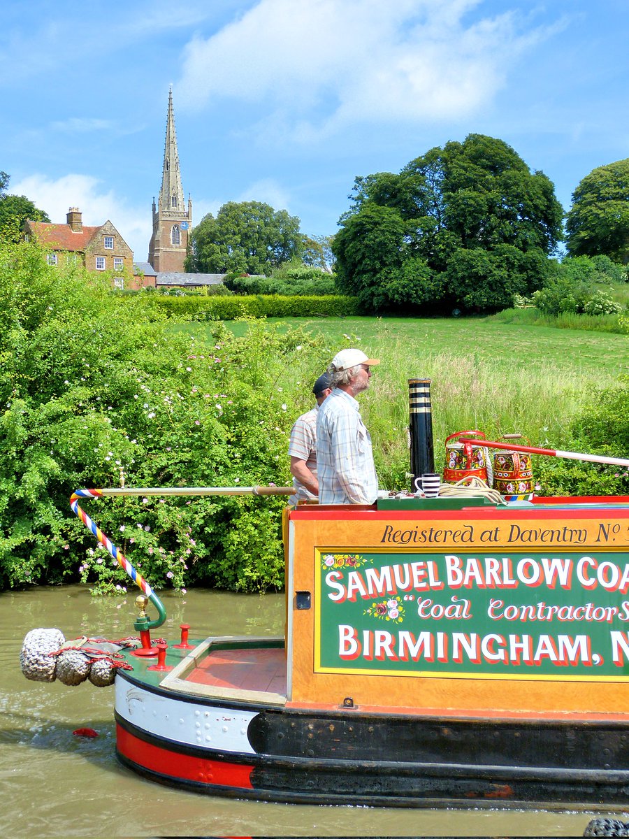 kevmaslin's tweet photo. Built in 1905 as a steam powered narrow boat, Admiral is seen here at #Braunston overlooked by the familiar spire of St Bartholomews church. I'll be there all weekend for the Historic Narrow Boat Rally.
#chasingtheboats
#boatsthattweet
@NatHistShips
@CanalRiverTrust https://t.co/ziV4u1CBQl