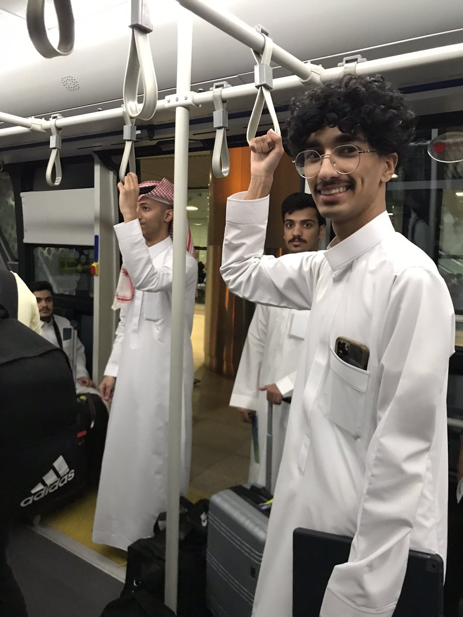Ah_14a's tweet photo. مقتطفات من رحلة تطوع كلية الأمير سلطان بن عبدالعزيز🚨🚑 @PSCEMS_KSU | #EMS443
ووصولنا إلى المشاعر المقدسة، لخدمة ضيوف الرحمن وتقديم الخدمة الاسعافية لهم. https://t.co/J1SNDOAQJA
