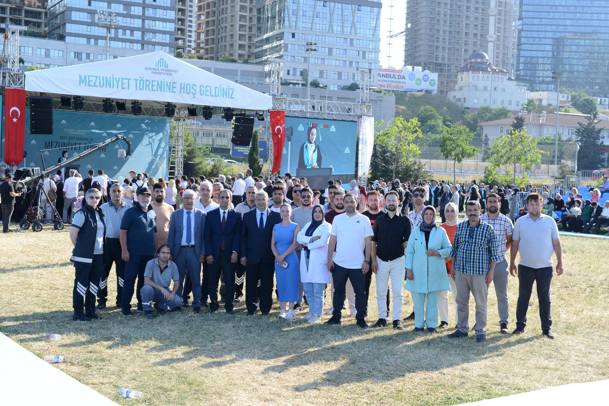 2022 - 2023 akademik yılı  Mezuniyet Töreni’nde Üniversitemiz Genel Sekreterliğine bağlı birim personellerine, Basın - Yayın ve Halkla İlişkiler Birimi personellerine, İdari ve Mali İşler Daire Başkanlığı personellerine, Sağlık, Kültür ve Spor Daire Başkanlığı personellerine, ++