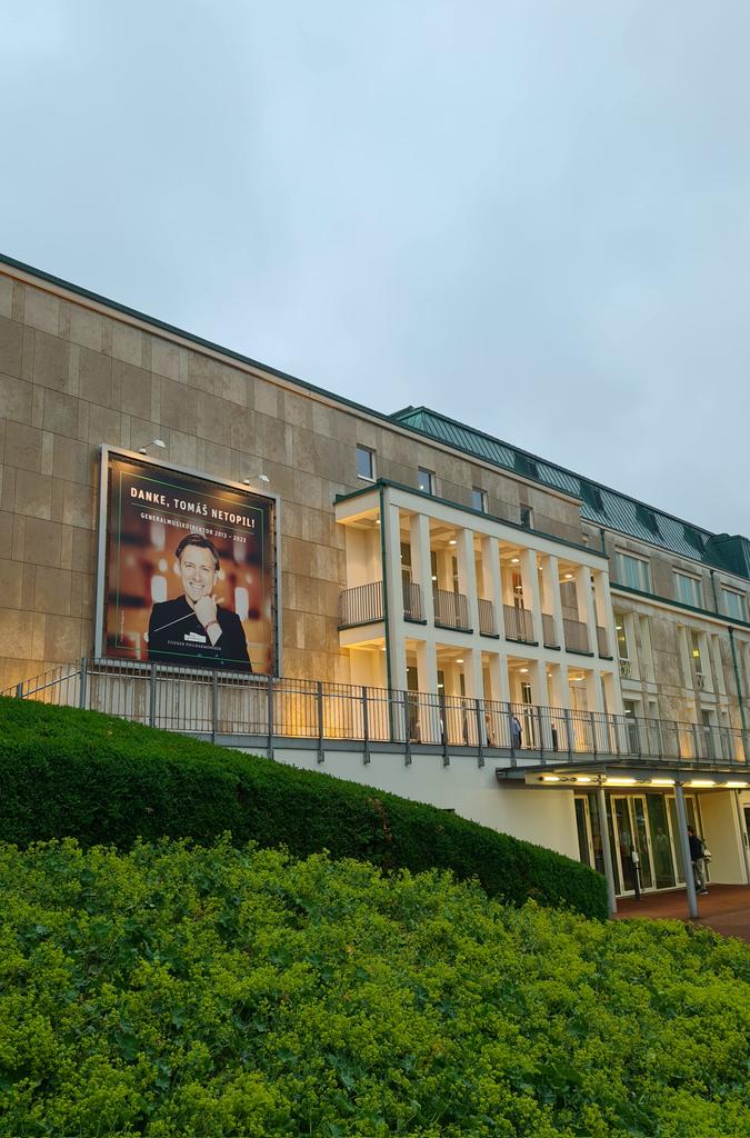 Opernjunkie's tweet photo. Zum Abschied von Tomáš #Netopil mit #JosefSuk, Leoš #Janáček und Antonín #Dvořák ein rein tschechisches Programm🎶 #EsssenerPhilharmoniker #PhilharmonieEssen https://t.co/Fu5p7mJGPa