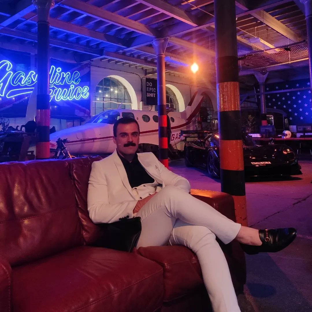 PiosLaras's tweet image. recap/no.2 : Afterwork Designer Drinks UK at Gasoline Juice x @konzept_haus . Thank you Laura Nightingale &amp;amp; Cesar Pieri for having us. 

(Some new cool stuff happening there 😎)

#togetherwedesign #england #cars #designers #bespokedesign #community #automotivedesign #pioslaras