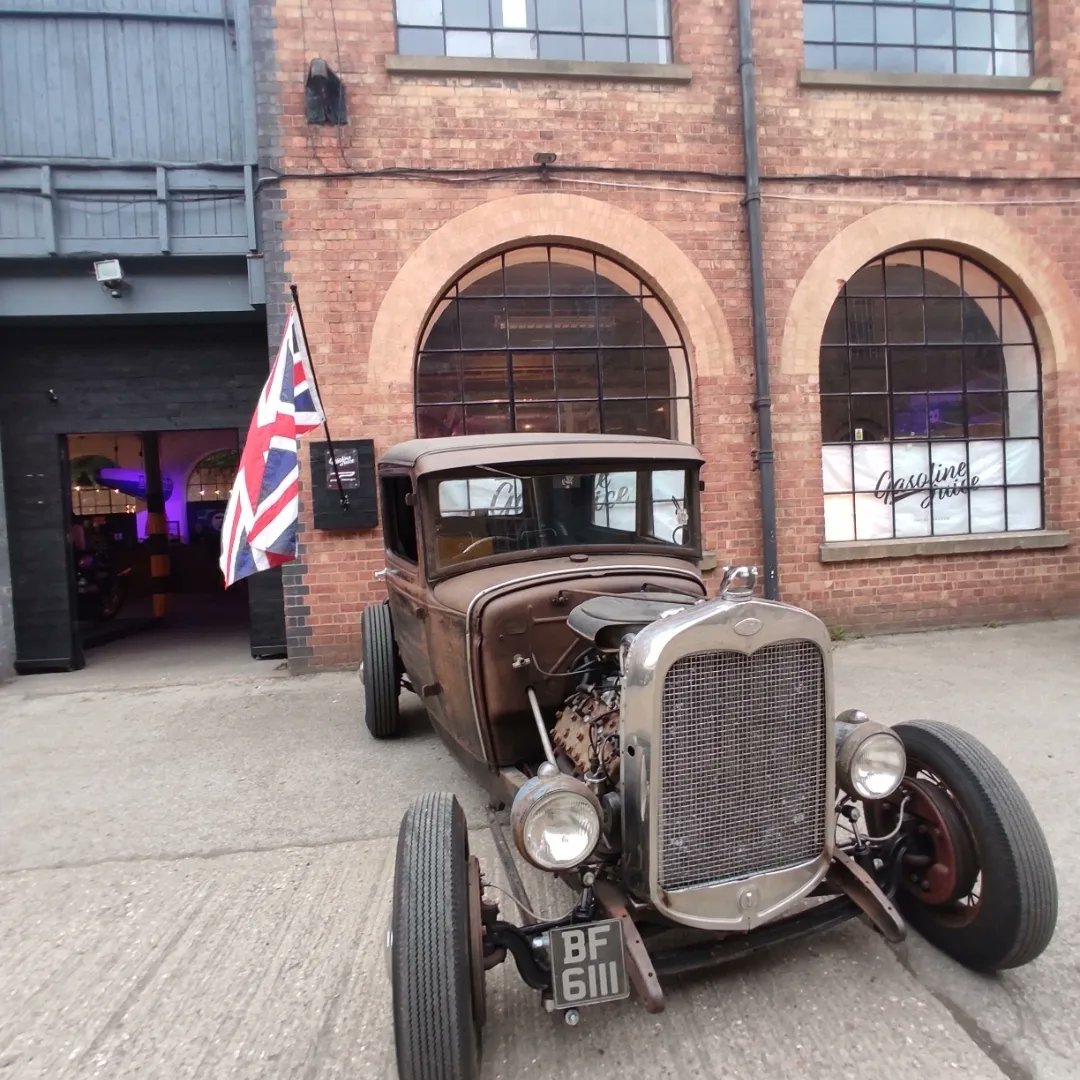 PiosLaras's tweet image. recap/no.2 : Afterwork Designer Drinks UK at Gasoline Juice x @konzept_haus . Thank you Laura Nightingale &amp;amp; Cesar Pieri for having us. 

(Some new cool stuff happening there 😎)

#togetherwedesign #england #cars #designers #bespokedesign #community #automotivedesign #pioslaras